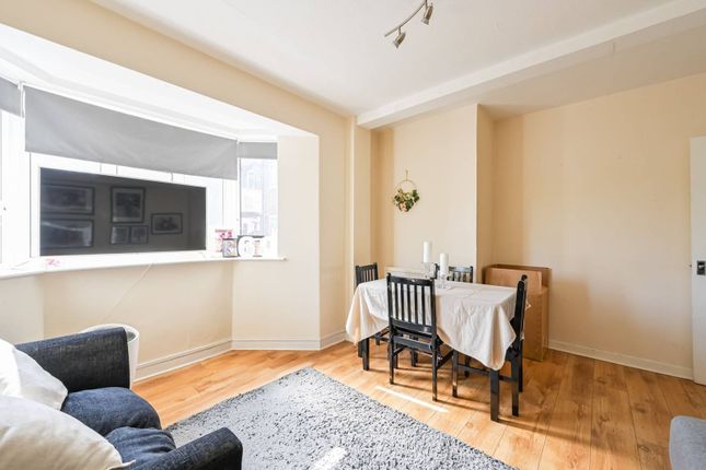 Bounds Green Court, Bounds Green... 2 bed flat for sale