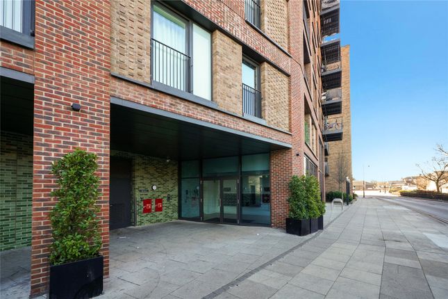 Ron Leighton Way, London 2 bed apartment for sale