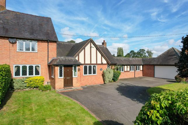 School Road, Snitterfield... 4 bed semi