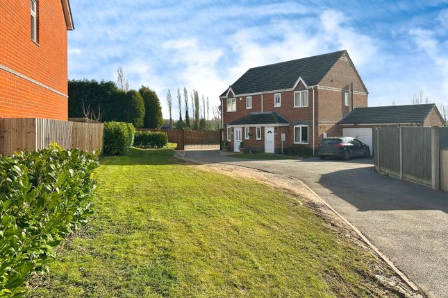 Maynard Close, Coalville LE67 3 bed semi