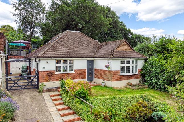Rowtown, Row Town KT15 3 bed bungalow for sale