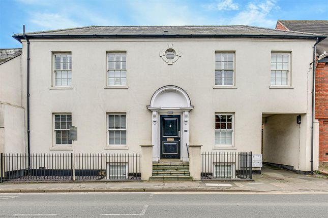 High Street, Westerham TN16 2 bed flat for sale