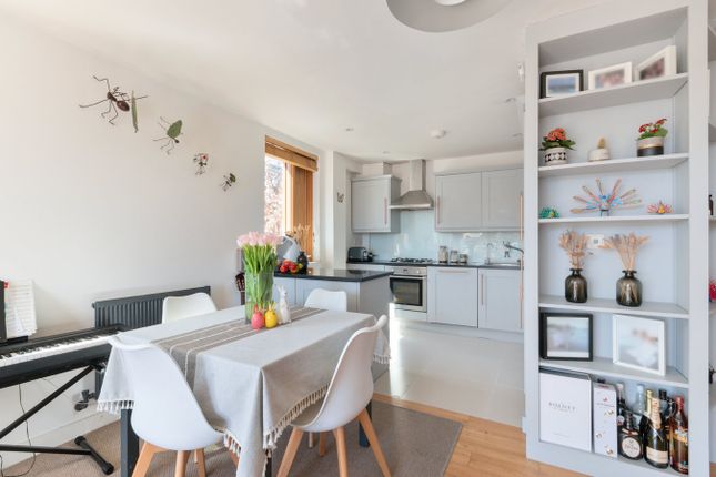 Steele Road, London W4 2 bed flat for sale