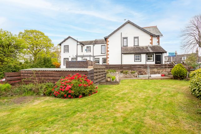 6 bed semi-detached house
