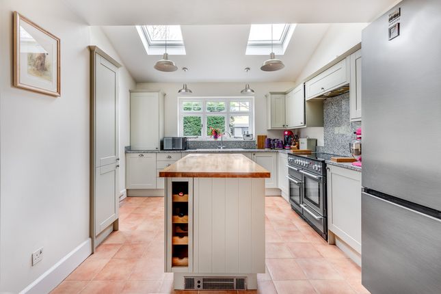 St. Johns Road, Leatherhead, KT22 4 bed detached house for sale