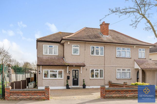 Lynwood Drive, Collier Row, RM5 4 bed semi
