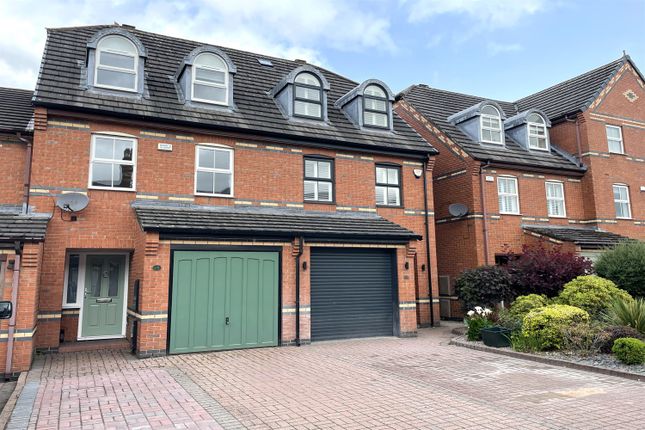 3 bedroom town house for sale