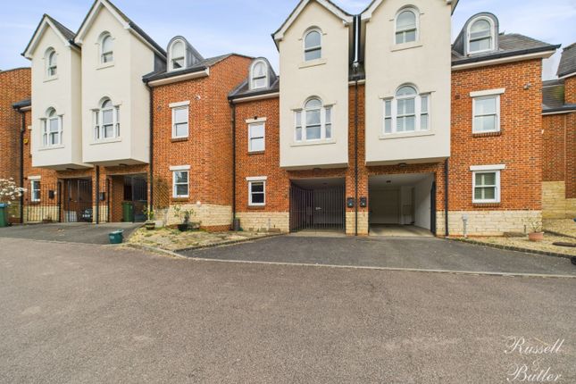 Sandmartin Close, Buckingham 3 bed townhouse for sale