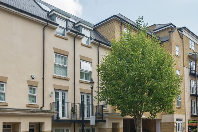 4 bedroom end of terrace house for sale