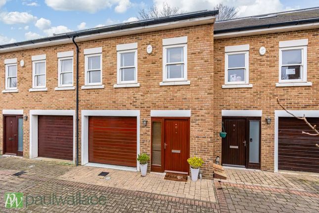 Kingfisher Close, Broxbourne 4 bed terraced house for sale