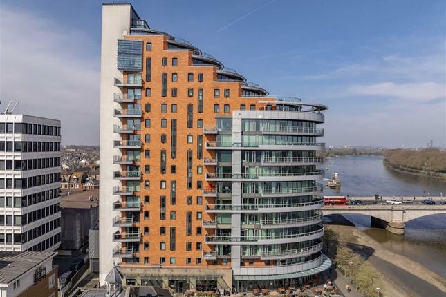 Brewhouse Lane, London SW15 3 bed flat for sale