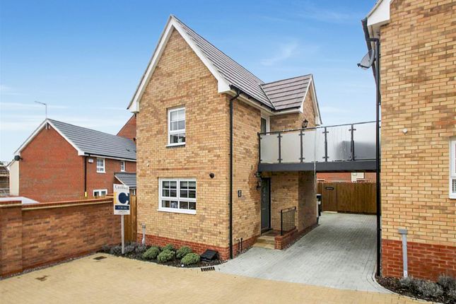 2 bed link detached house