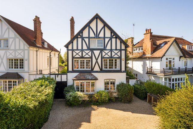 6 bed detached house