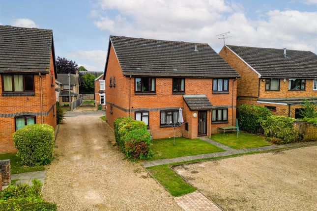 Ascott Court, Ascott Road, Aylesbury... 2 bed flat for sale