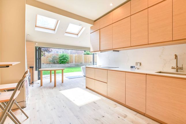 Melrose Avenue, Willesden Green... 2 bed flat for sale