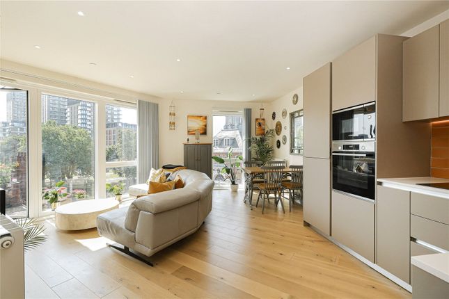 Thunderer Walk, Woolwich SE18 2 bed apartment for sale