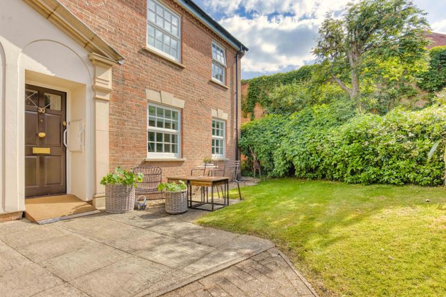 30 Eastgate Gardens, Taunton 2 bed ground floor flat for sale