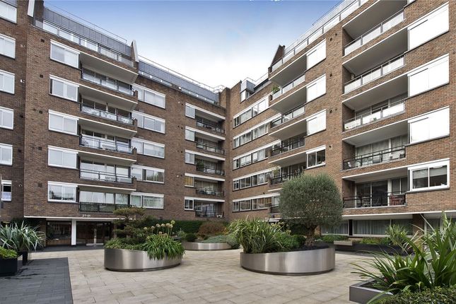 Kensington Heights, London W8 3 bed flat for sale