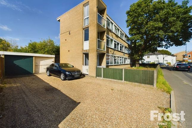 Bedfont Road, Feltham, TW13 2 bed apartment for sale