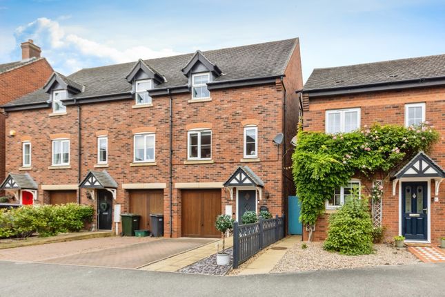 3 bedroom town house for sale