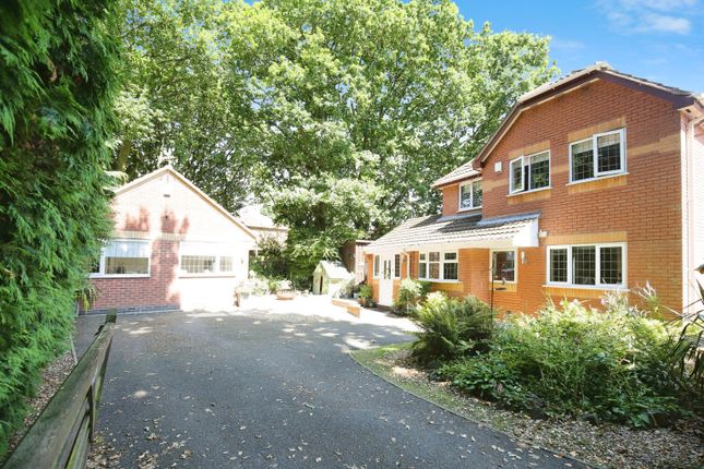 Walnut Close, Hartshill 4 bed detached house for sale