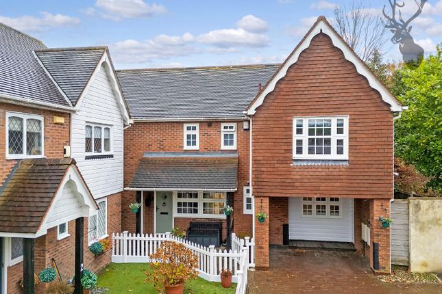 Whitakers Way, Loughton 3 bed detached house for sale