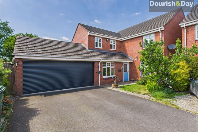 5 bed detached house