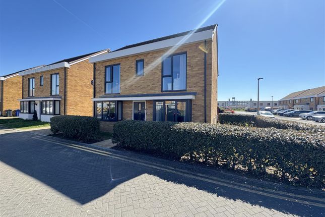 5 bed detached house