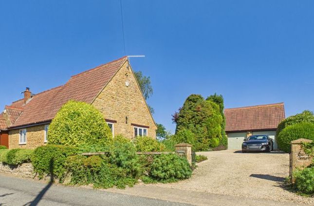 Hillcove, Hawthorne Hill, East... 3 bed detached house for sale