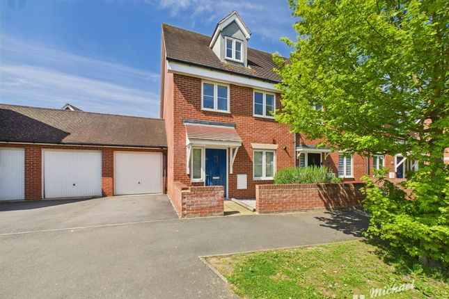 Moorcroft Lane, Aylesbury... 3 bed end of terrace house for sale
