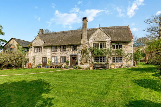 5 bed detached house