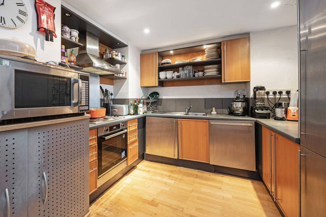 Boyd Street, Whitechapel, London, E1 2 bed flat for sale