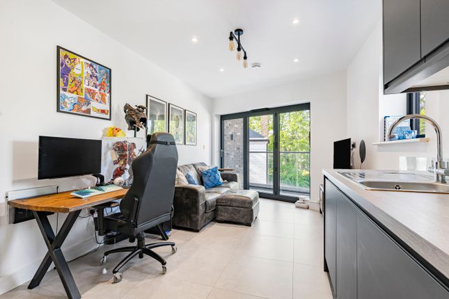 Blunt Road, South Croydon 1 bed apartment for sale