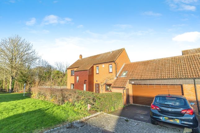 4 bed detached house