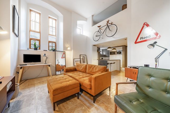 Sutton Gardens, Winchester... 1 bed flat for sale