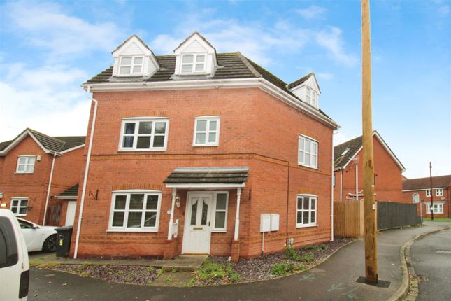 4 bed detached house