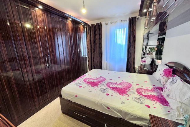 Spa House, Varcoe Gardens, Hayes, UB3... 1 bed flat for sale