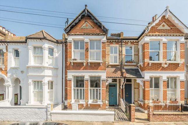 Thirsk Road, London SW11 3 bed flat for sale
