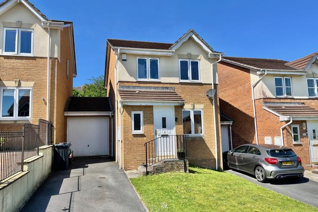 3 bedroom link detached house for sale