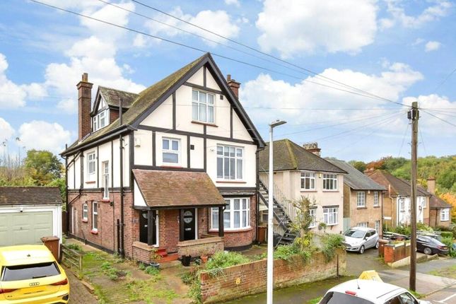 Southfields, Rochester, Kent, ME1 3 bed flat for sale