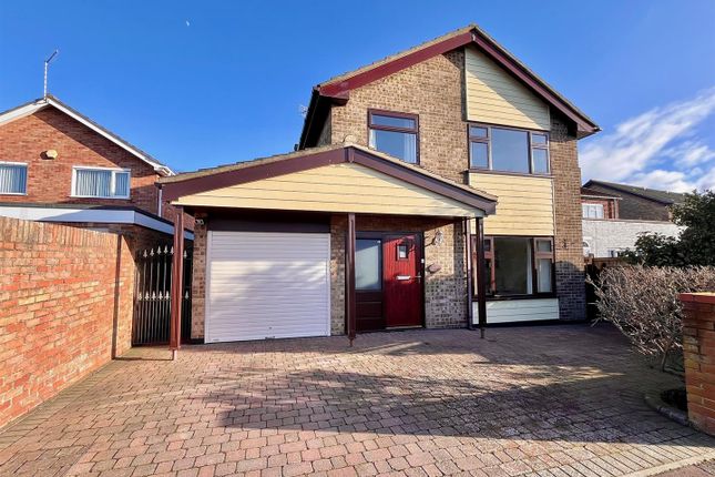 Lawn Avenue, Great Yarmouth 3 bed detached house for sale