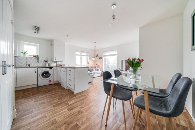 Sir John Fogge Avenue, Ashford TN23 2 bed apartment for sale