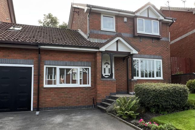 5 bed link-detached house