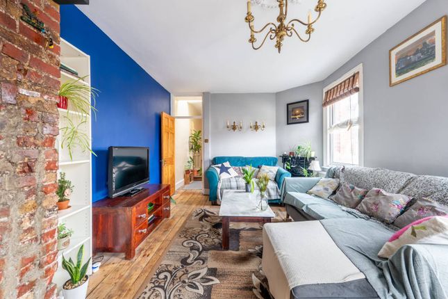 Palermo Road, Kensal Green, London, NW10 3 bed flat for sale