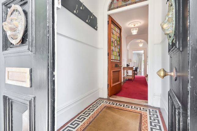 6 bedroom town house for sale