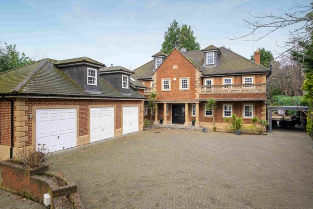 6 bed detached house