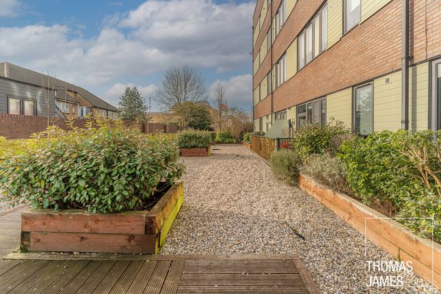 Wenlock House, Enfield, EN1 2 bed flat for sale