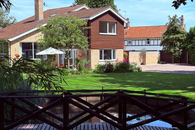 Hall Drive, Oulton Broad 4 bed detached house for sale