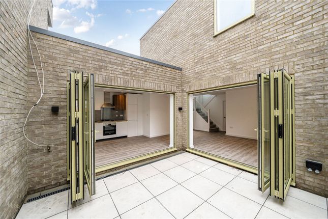 Brook Mews, London, N13 2 bed house for sale
