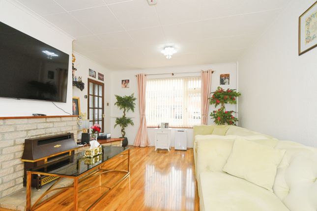 2 bedroom end of terrace house for sale